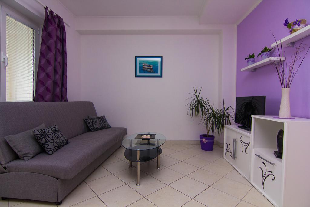 Apartments Dario Krk Town Exterior photo