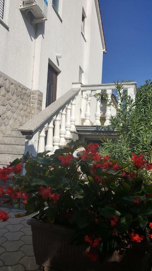 Apartments Dario Krk Town Exterior photo